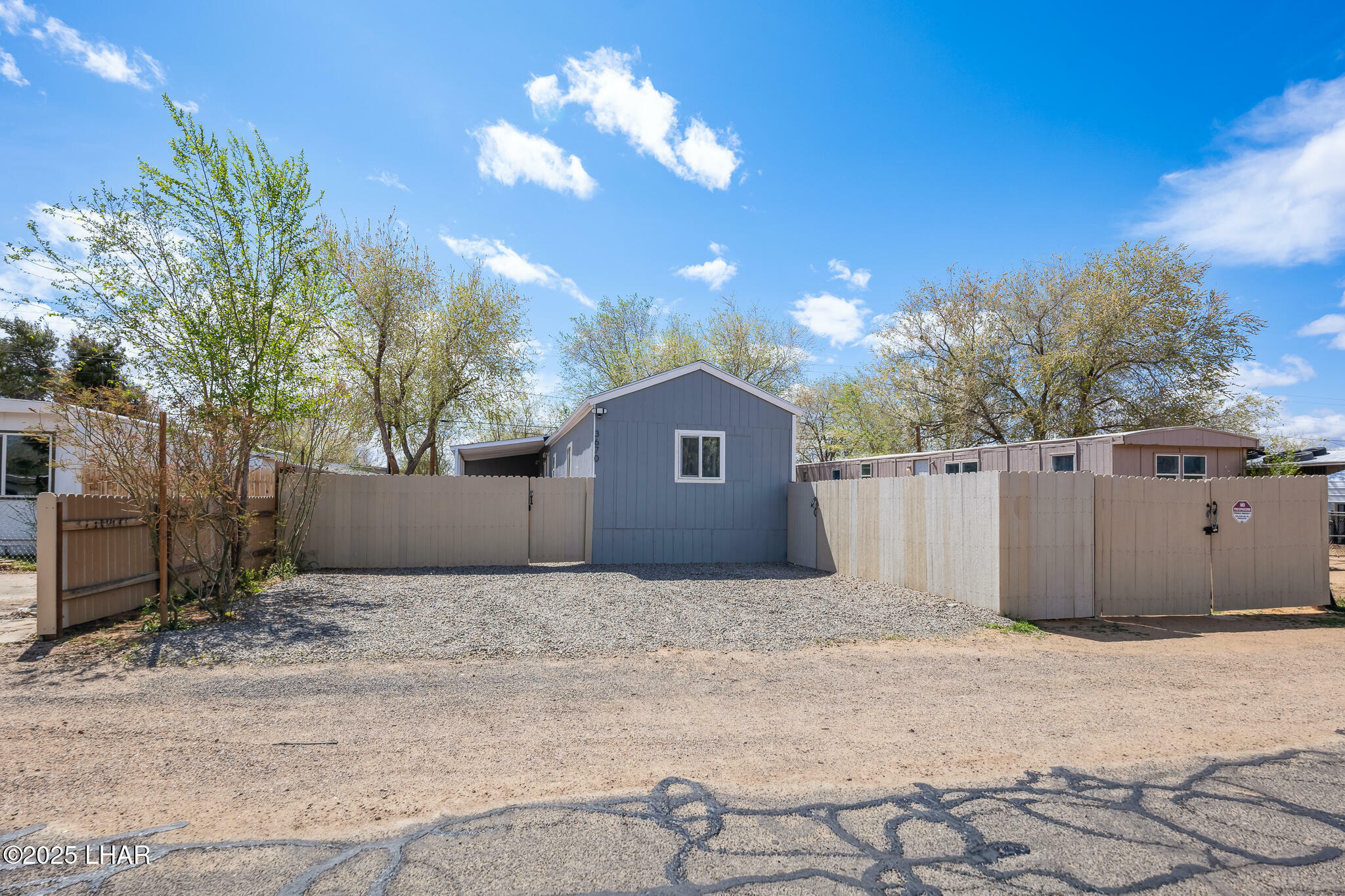 Property Photo: 3670 E Neal Ave AZ 86409