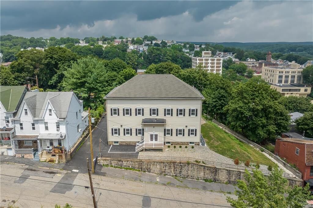 Property Photo: 418 W Race Street 5 PA 17901