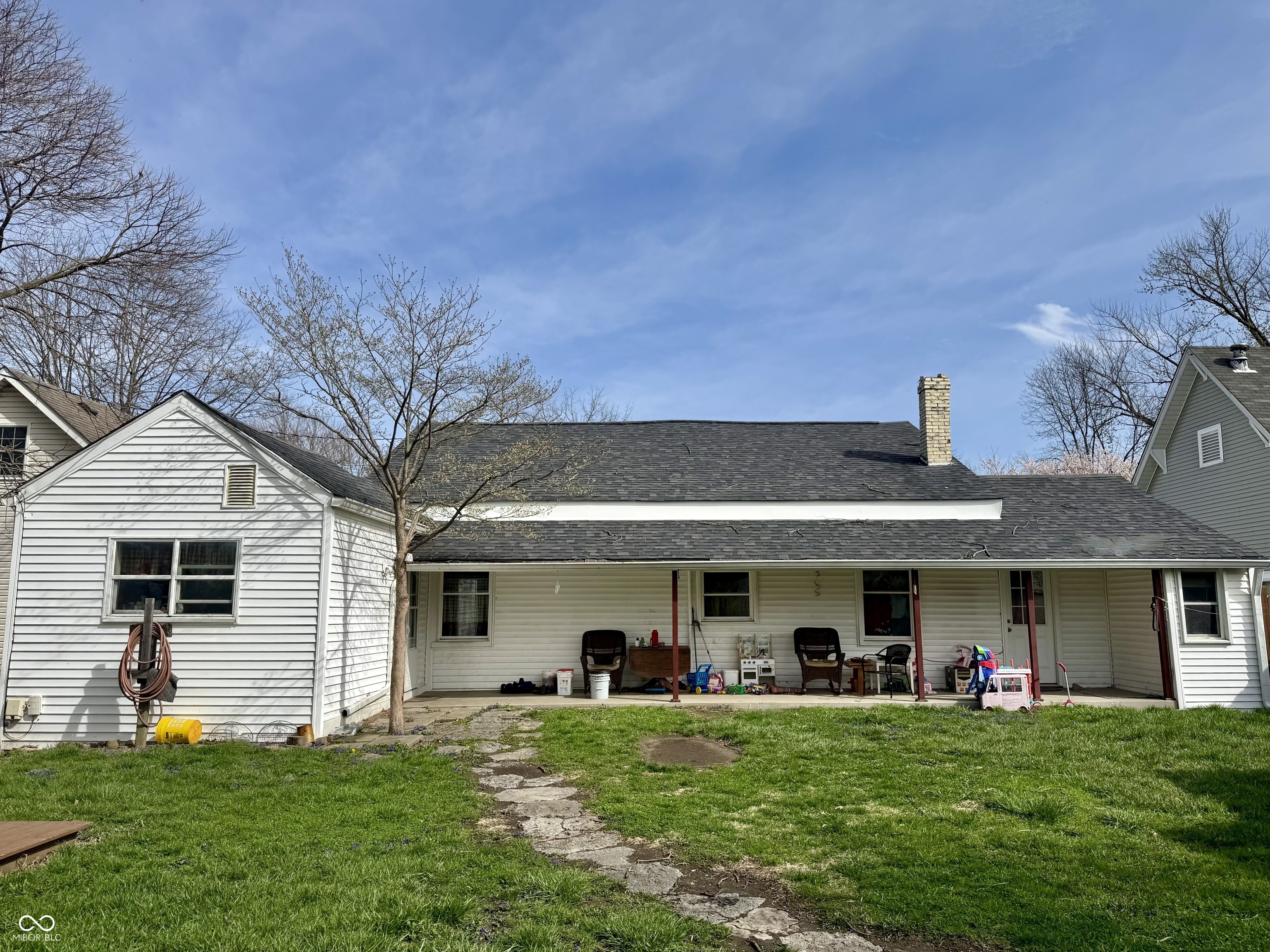 Property Photo: 323 E Adams Street IN 46131