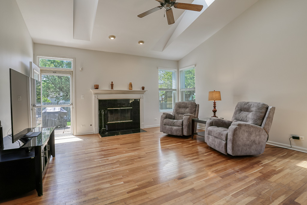 Property Photo: 3901 Mohican Court IL 60435