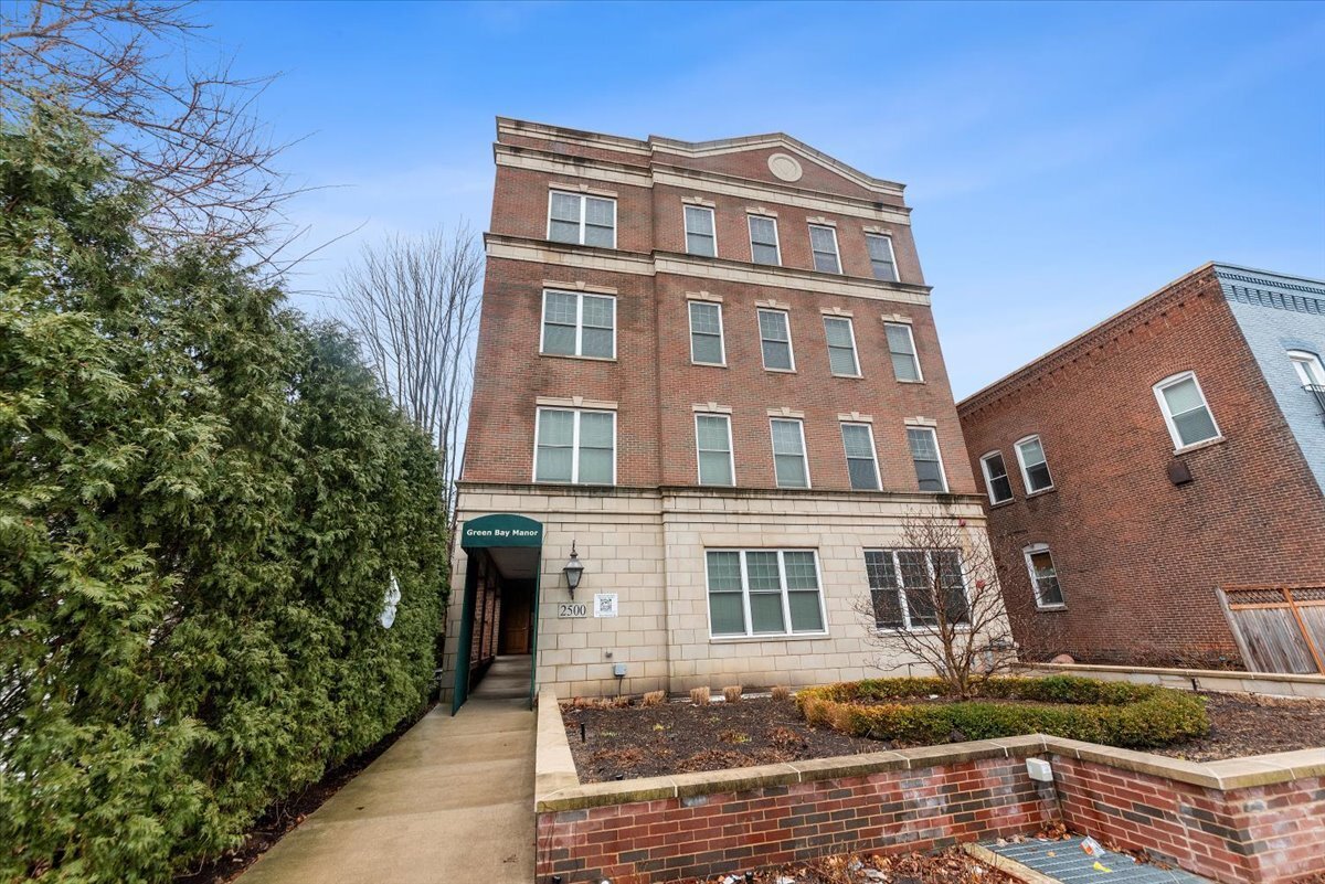 Property Photo: 2500 Green Bay Road 202 IL 60201
