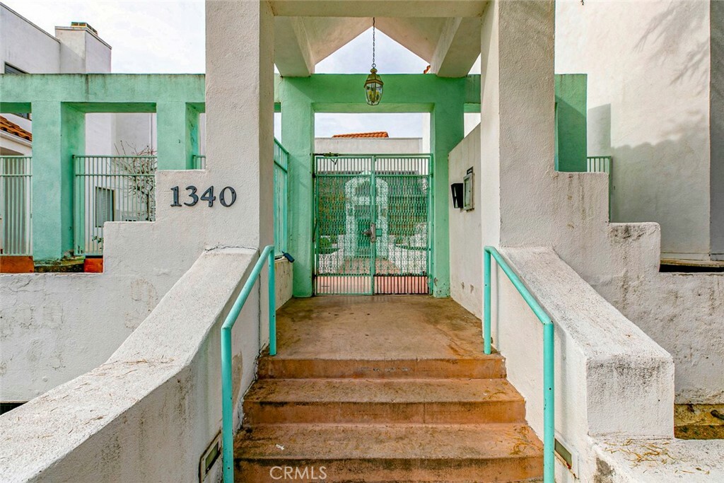 Property Photo:  1340 Glenwood Road 4  CA 91201 