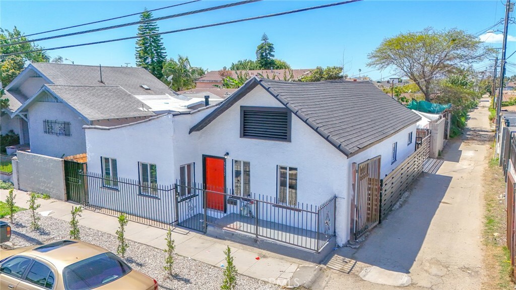 Property Photo:  5515 S Hoover Street  CA 90037 