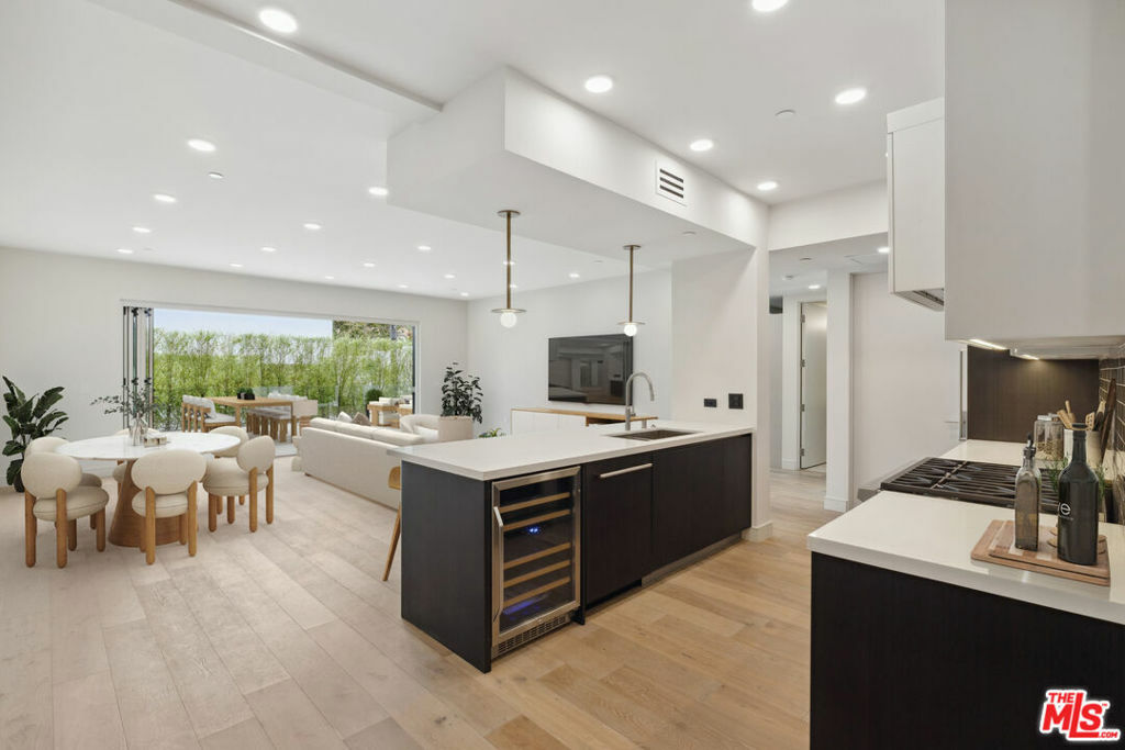 505 S Barrington Avenue 109  Los Angeles CA 90049 photo