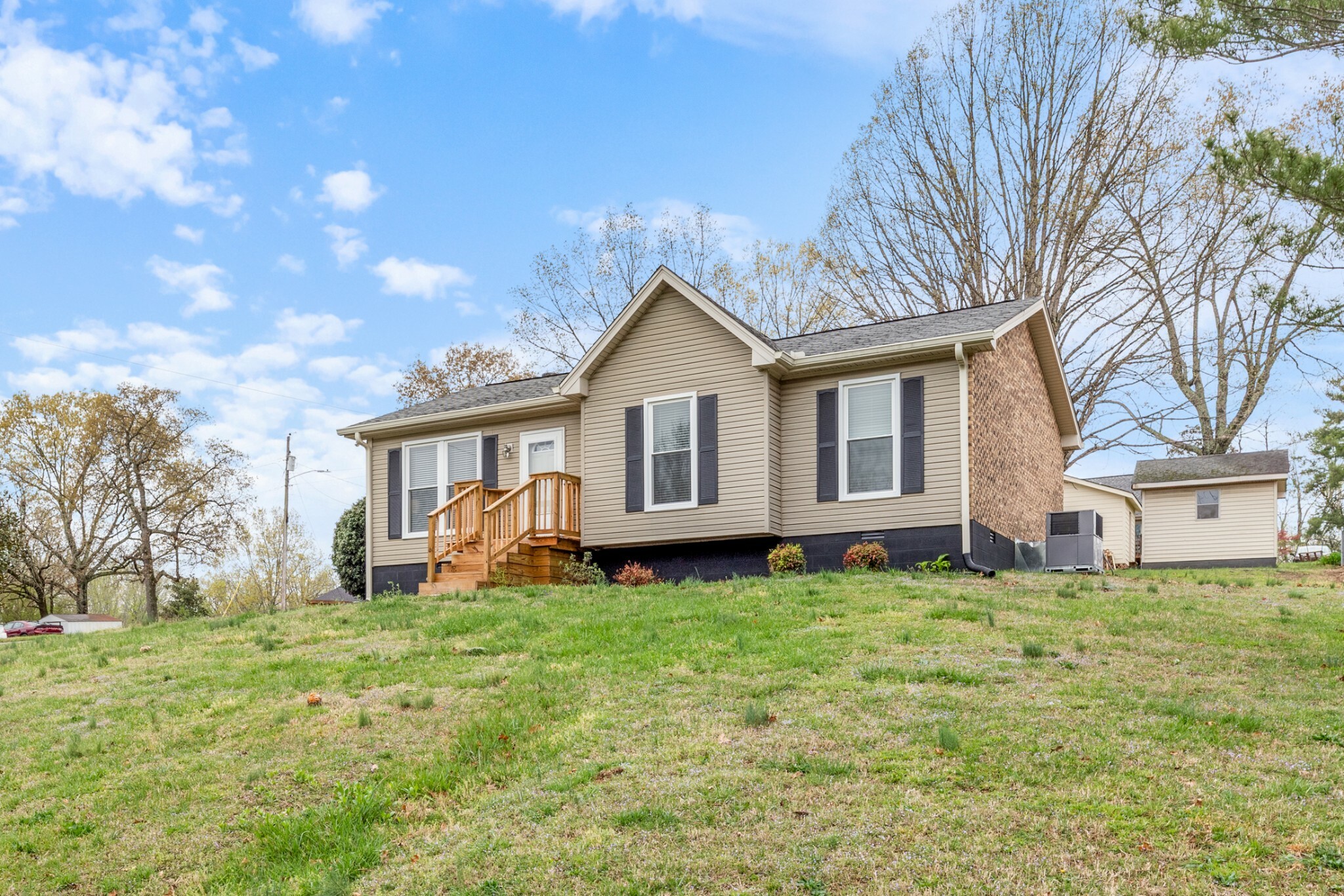 Property Photo:  322 Kevin Dr  TN 37055 