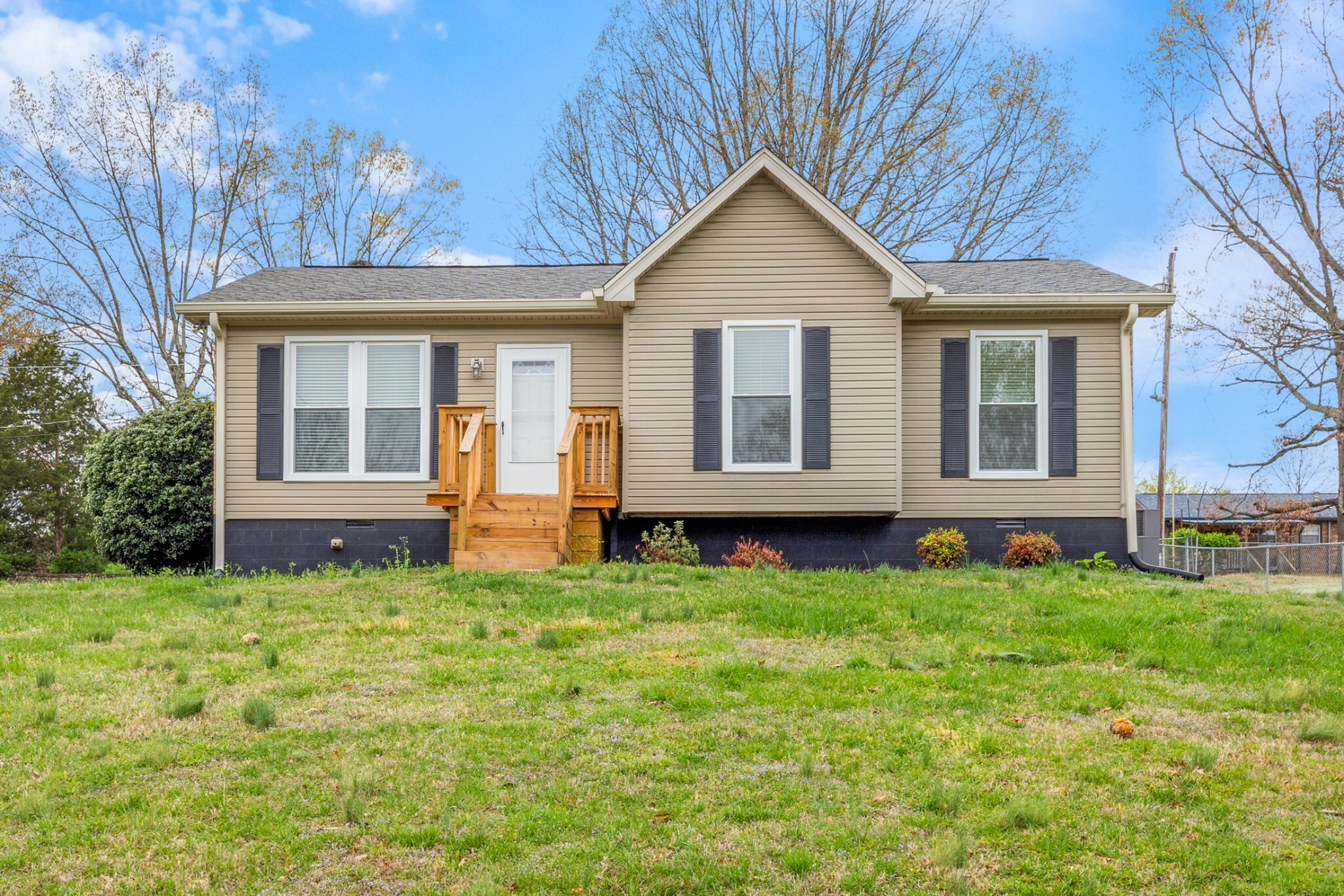 Property Photo: 322 Kevin Dr TN 37055
