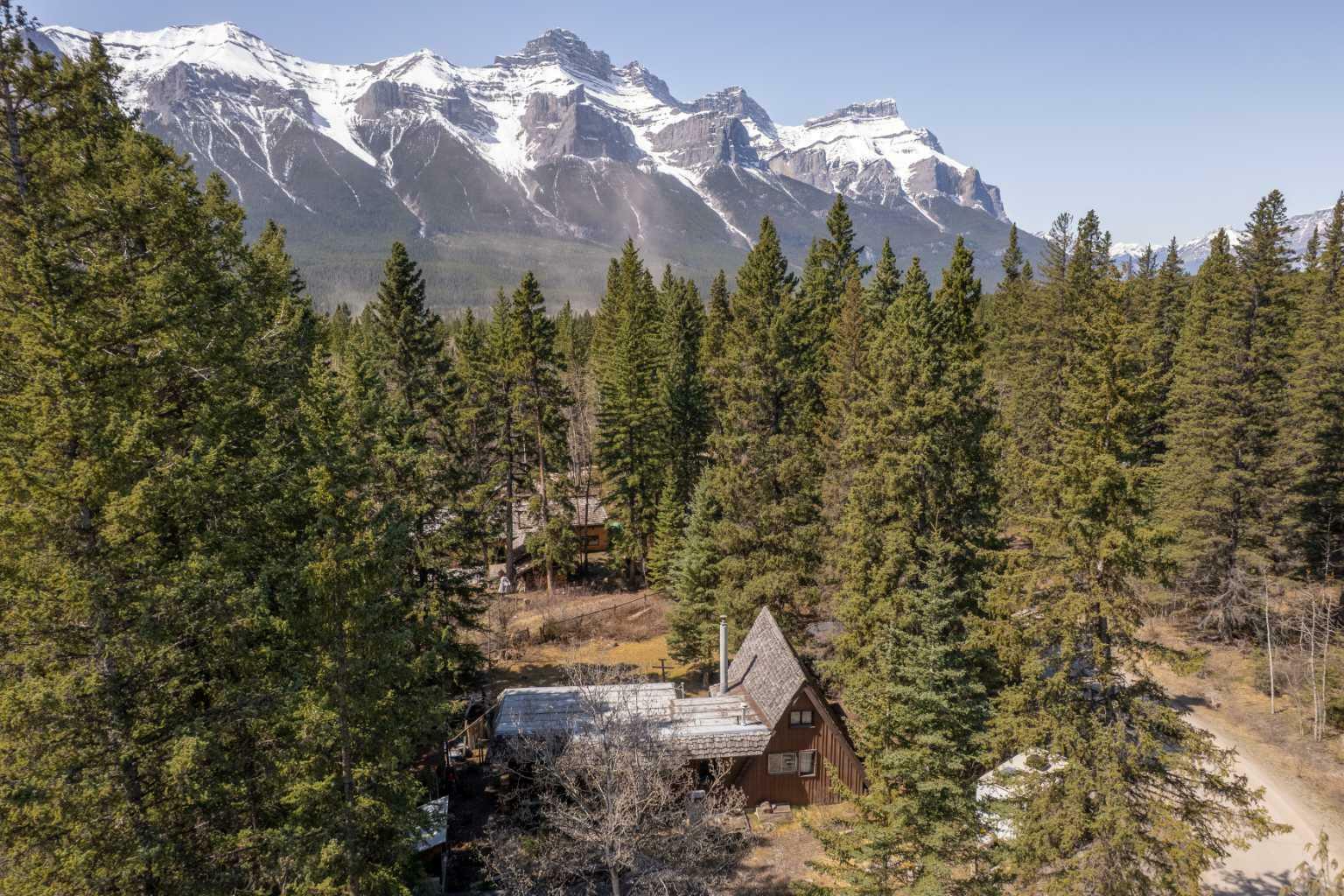 Photo de la propriété: 77 Grotto Road AB T1W 2W2