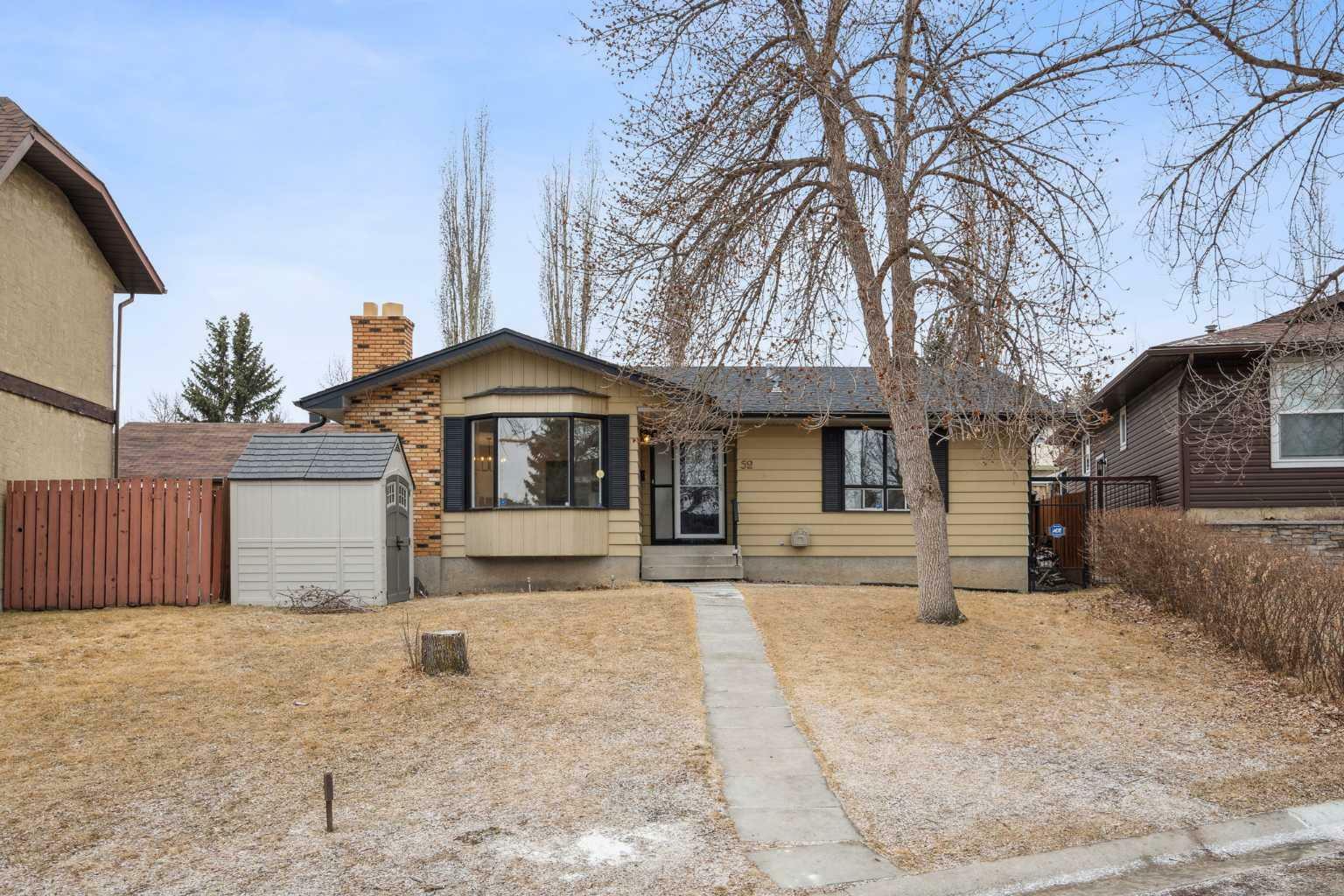 Property Photo: 52 Berwick Court NW AB T3K 1C7