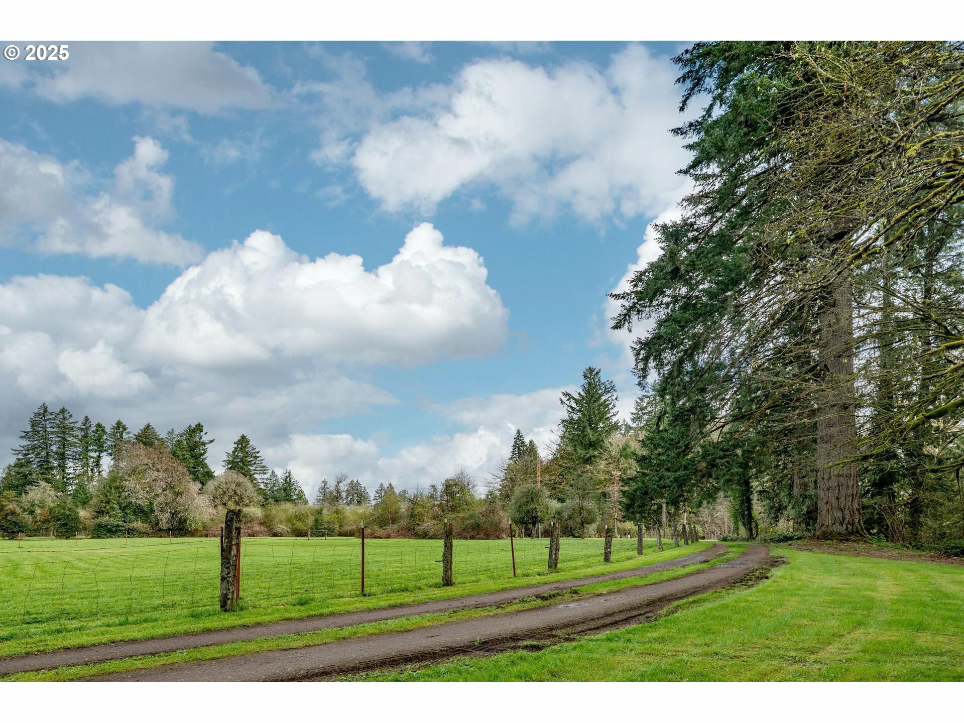Property Photo: 15735 S Gerber Rd OR 97045