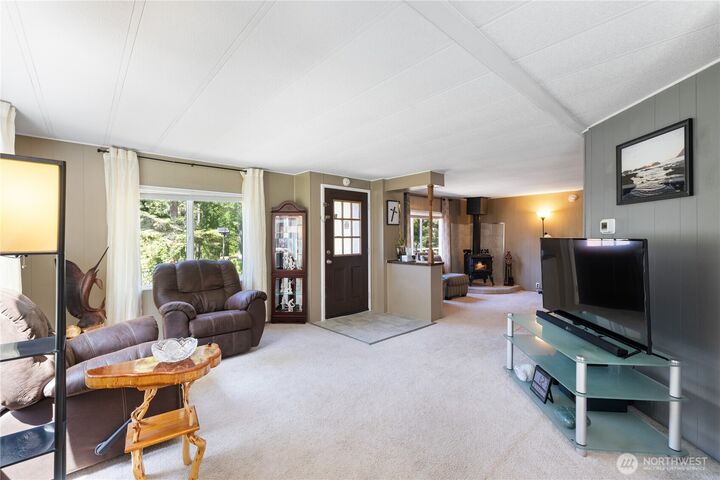 Property Photo:  640  Richardson Court  WA 98277 