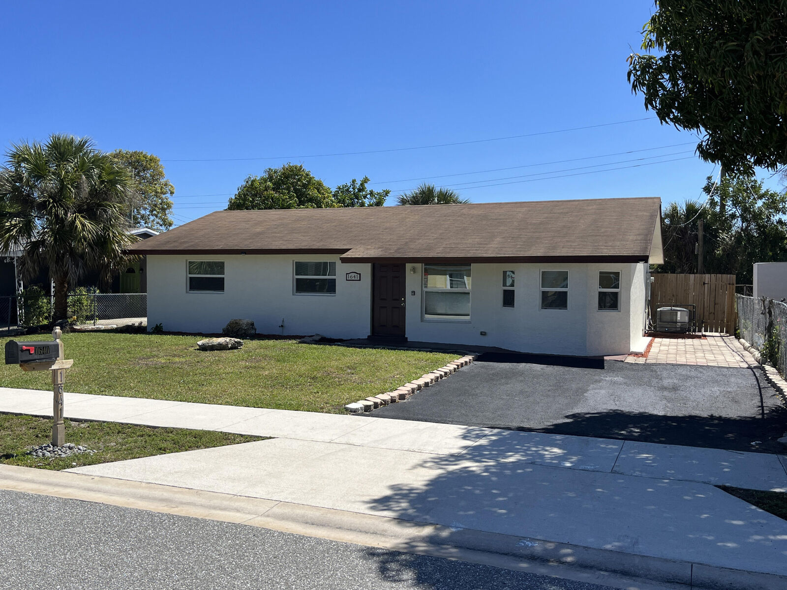 Property Photo:  1641 W 14th Street  FL 33404 