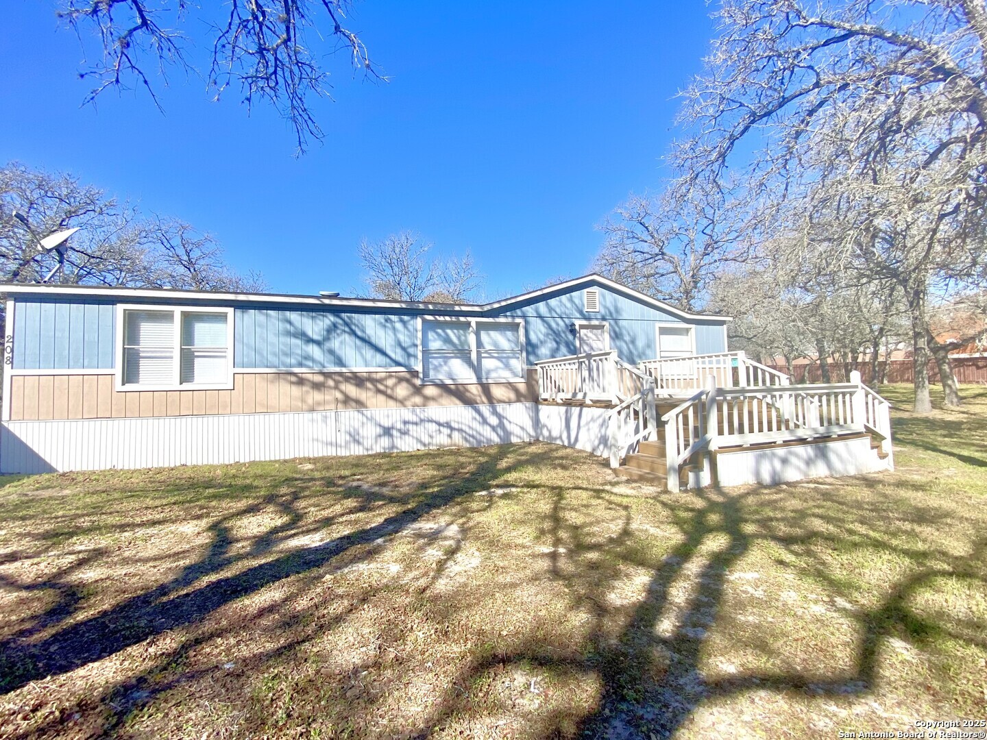 Property Photo: 208 Lost Trail TX 78121