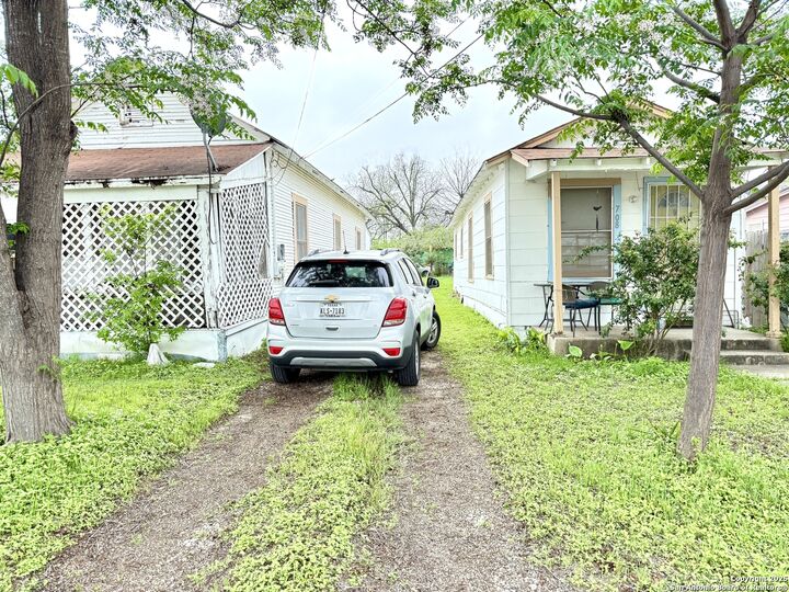 710 Sherman  San Antonio TX 78202 photo