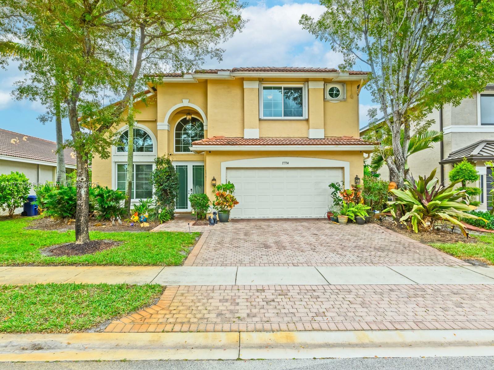 Property Photo: 17794 SW 47th St FL 33029