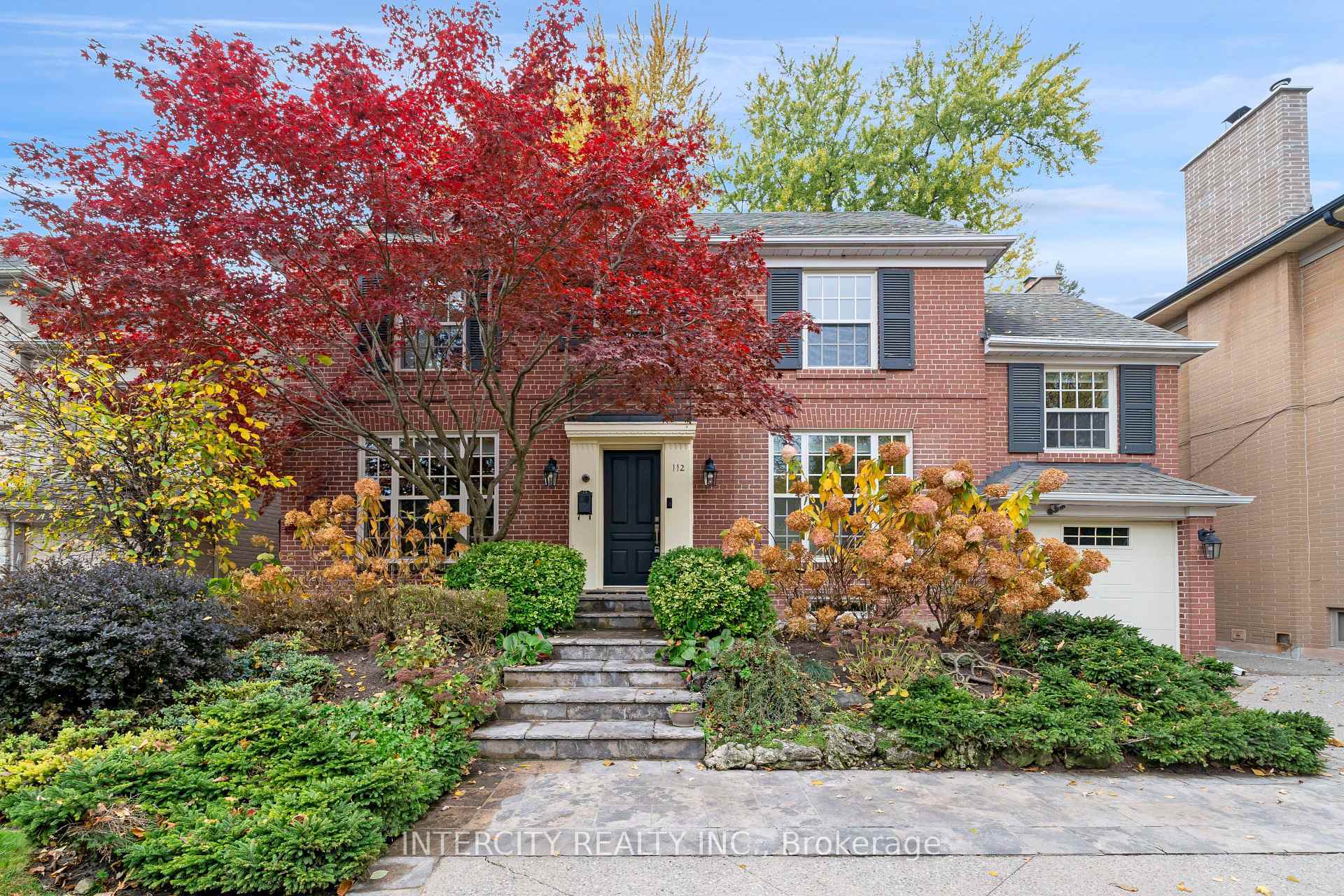 Property Photo: 112 Mason Boulevard ON M5M 3E3