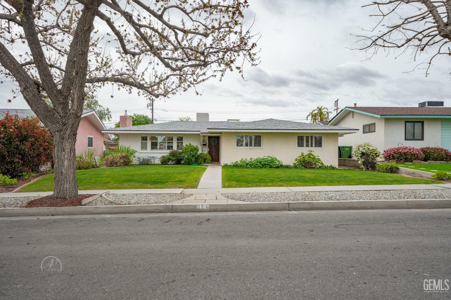 Property Photo: 111 E Calvin Street CA 93268