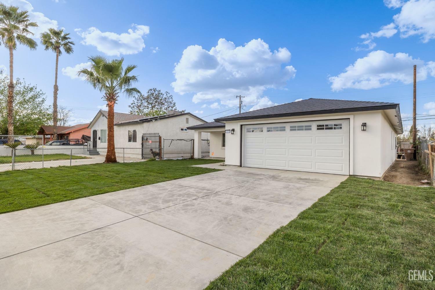 Property Photo: 808 Southgate Drive CA 93307
