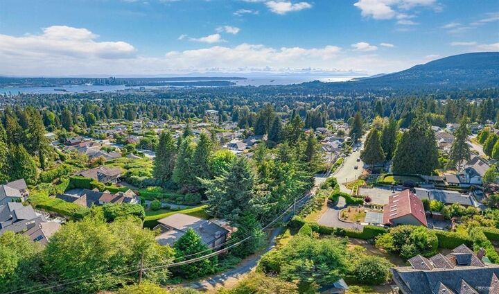 Property Photo:  3884 Lonsdale Avenue  BC V7N 3K6 