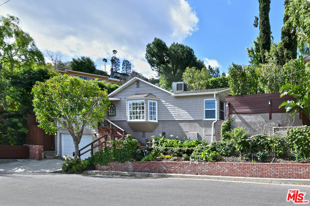 Property Photo: 15200 Del Gado Dr CA 91403