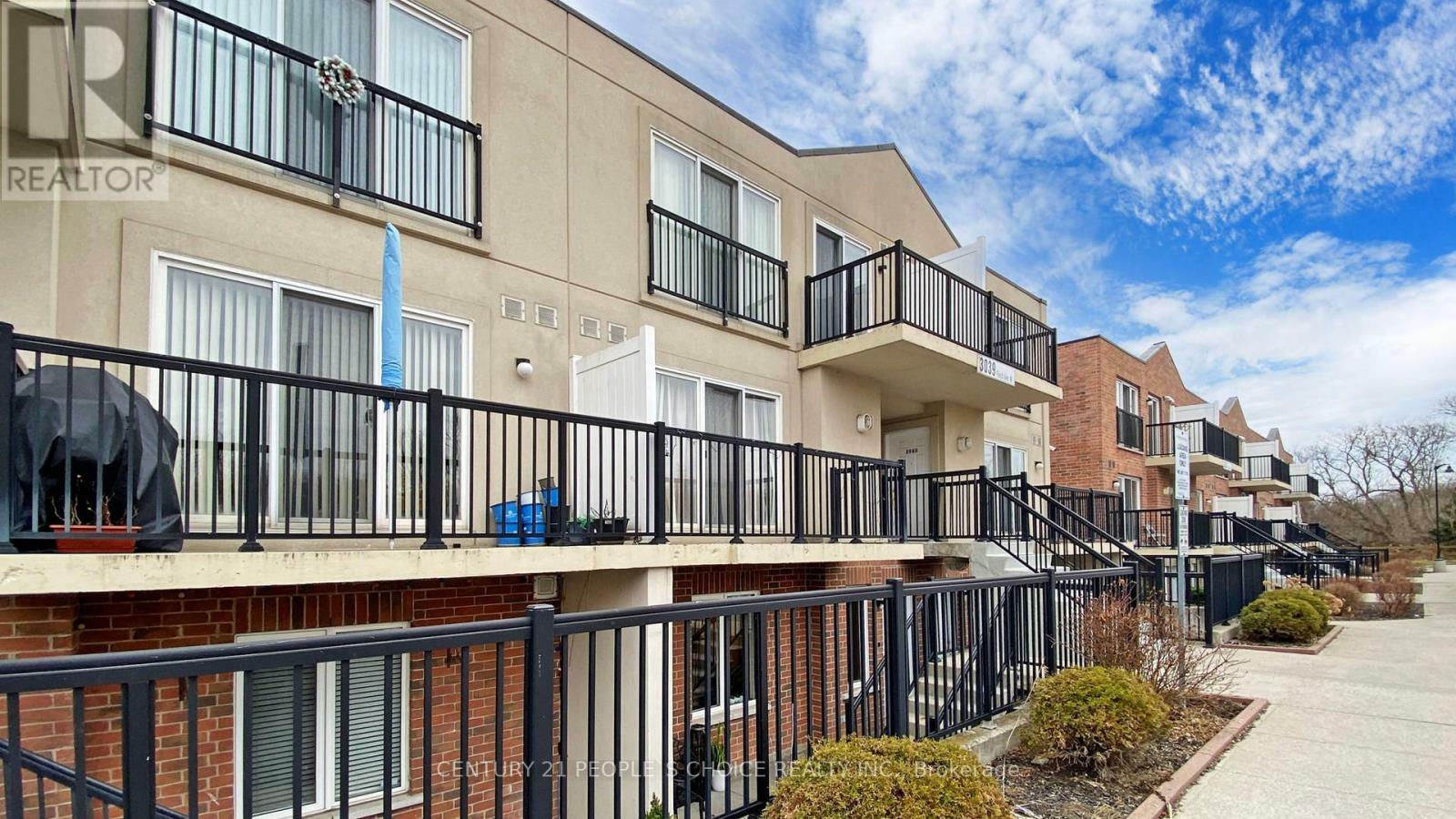Property Photo: 3039 Finch Avenue West 1031 ON M9M 0A4