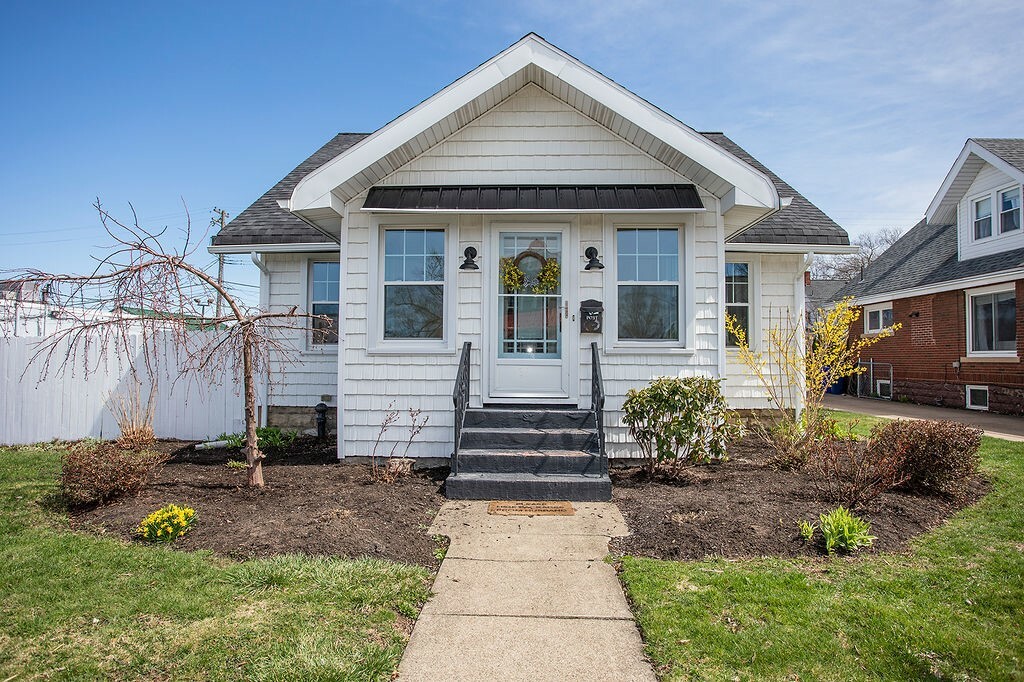 Property Photo: 2617 Oakwood Street PA 16508