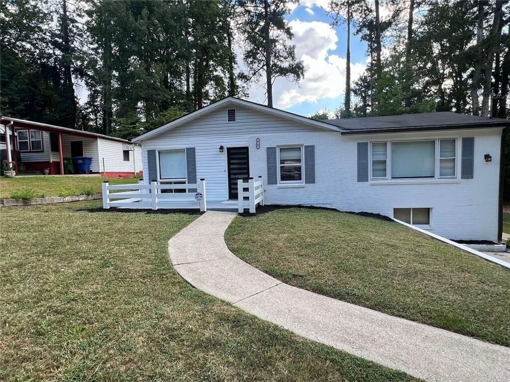 Property Photo: 2747 Santa Barbara Drive NW GA 30318