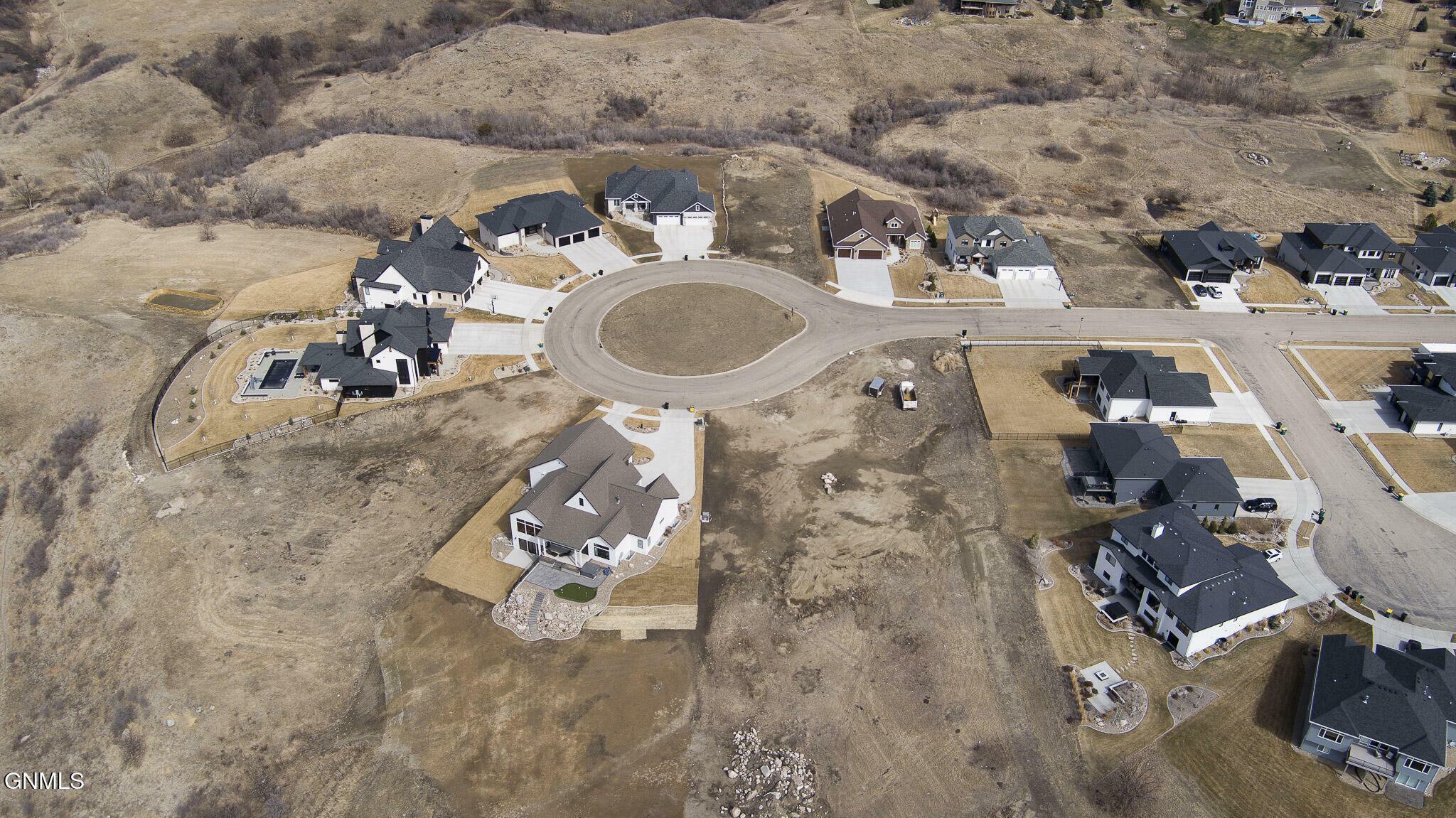 Property Photo: 1501 Crest Road ND 58503