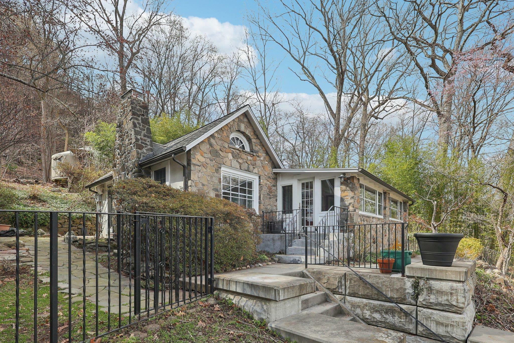 Property Photo: 934 Route 9W NY 10960