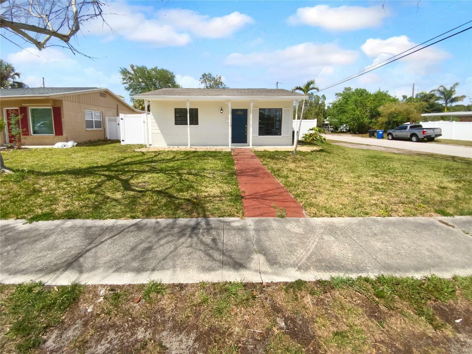 Property Photo: 701 71st Avenue N FL 33702