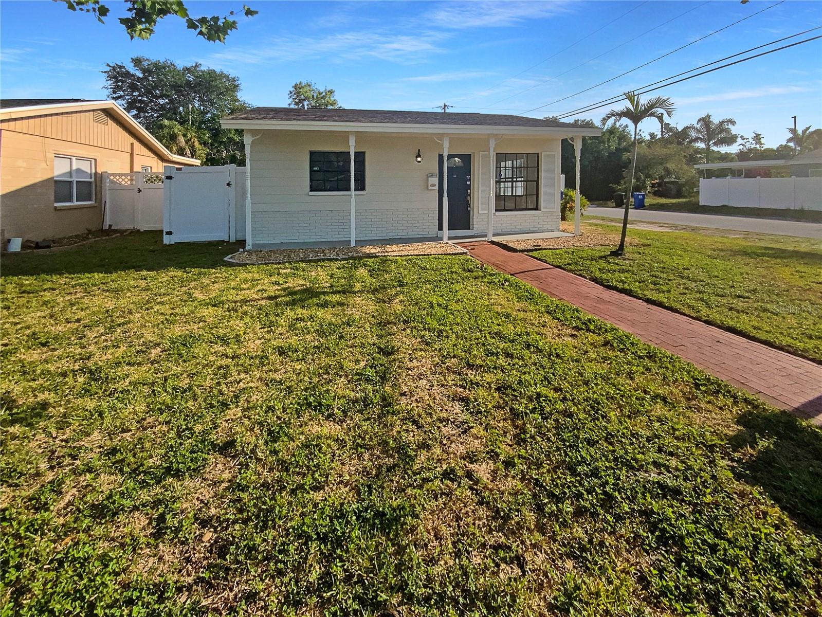 Property Photo: 701 71st Avenue N FL 33702