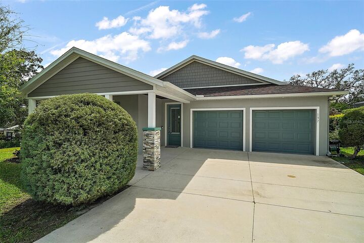 Property Photo:  137 E Palmetto Avenue  FL 34737 