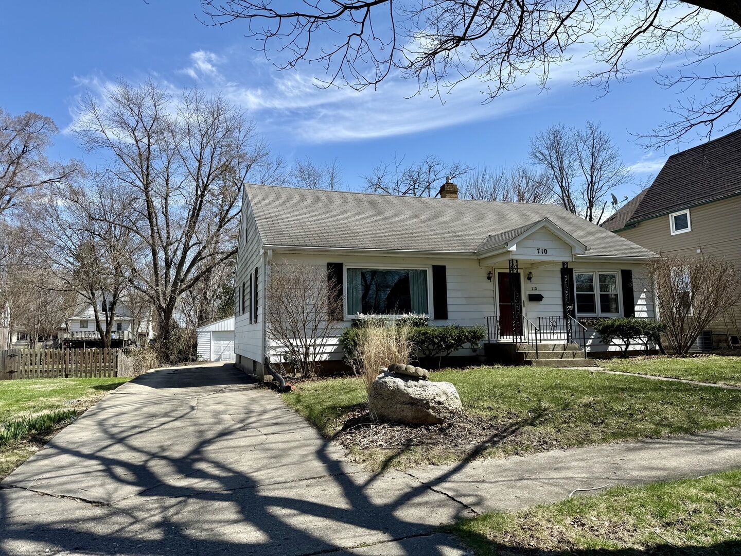 Property Photo:  710 N 12th Street  IL 60115 
