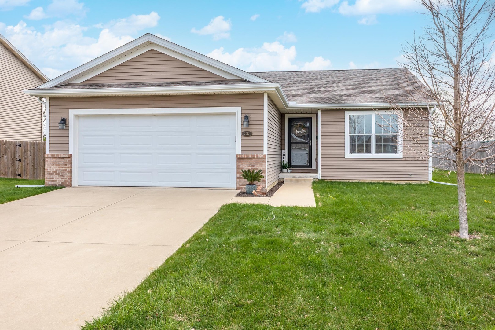 Property Photo: 2912 Conlor Drive IL 61704