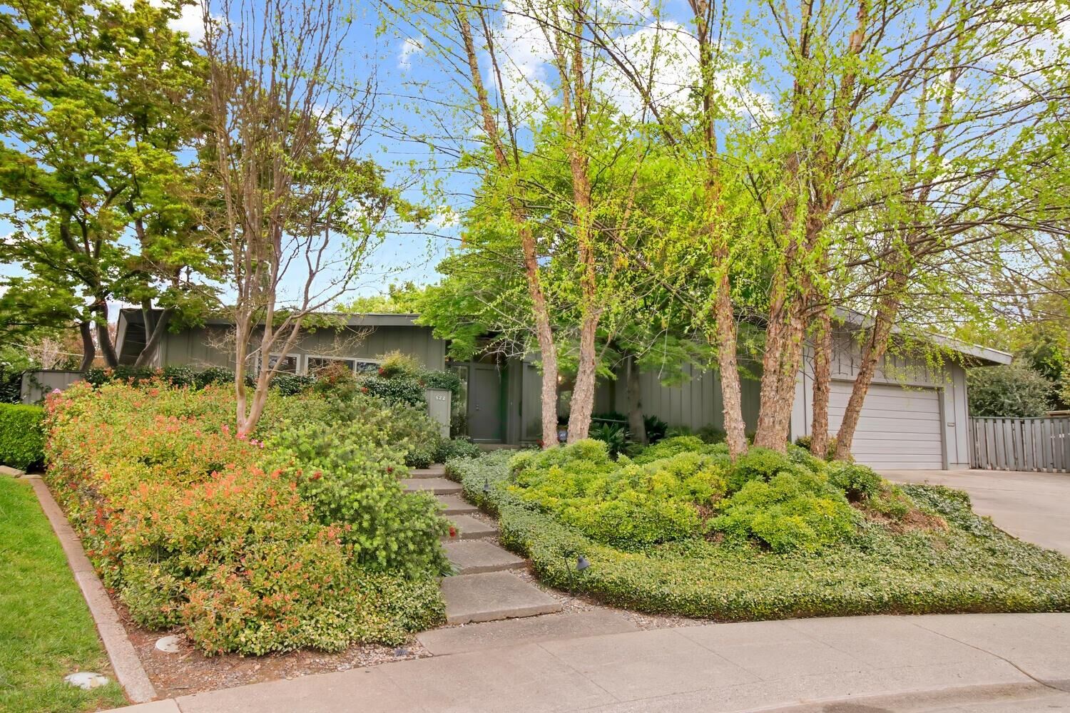 Property Photo: 522 Sydling Court CA 95864