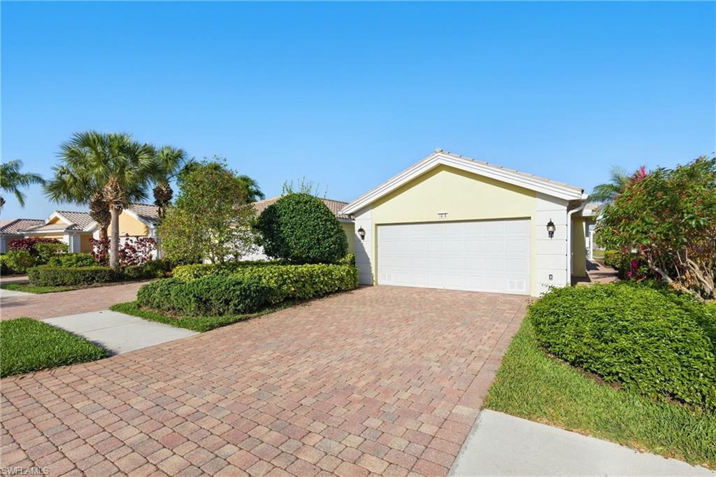 Property Photo:  8205 Xenia Ln  FL 34114 