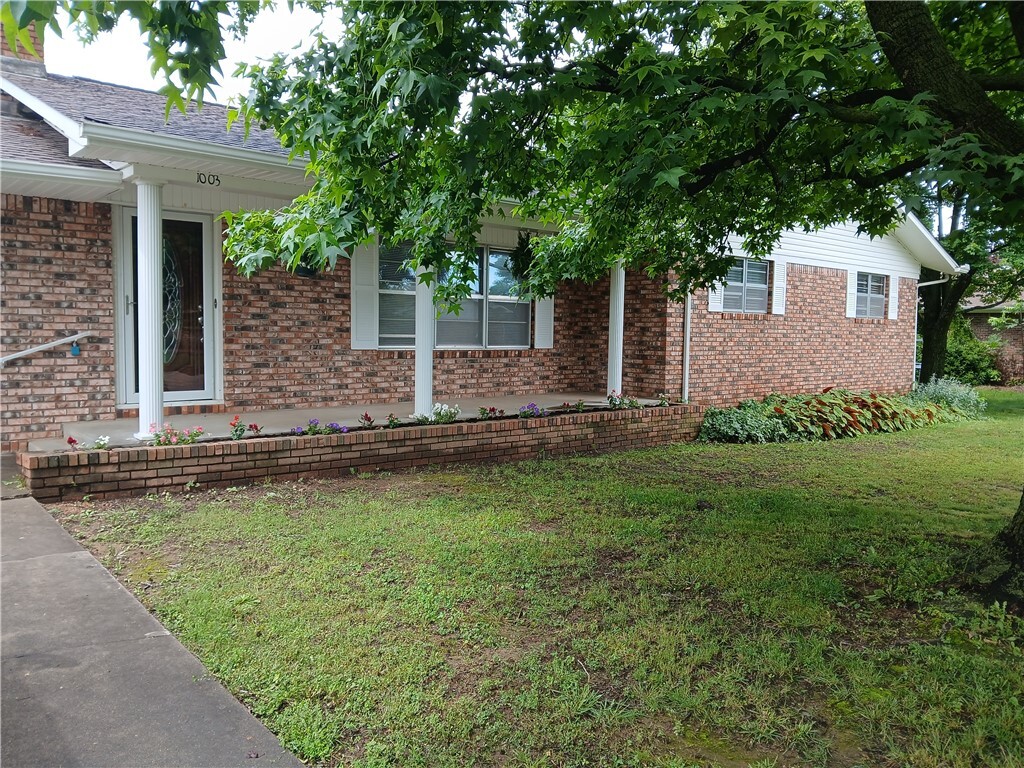 Property Photo:  1003 Freeman Avenue  AR 72616 