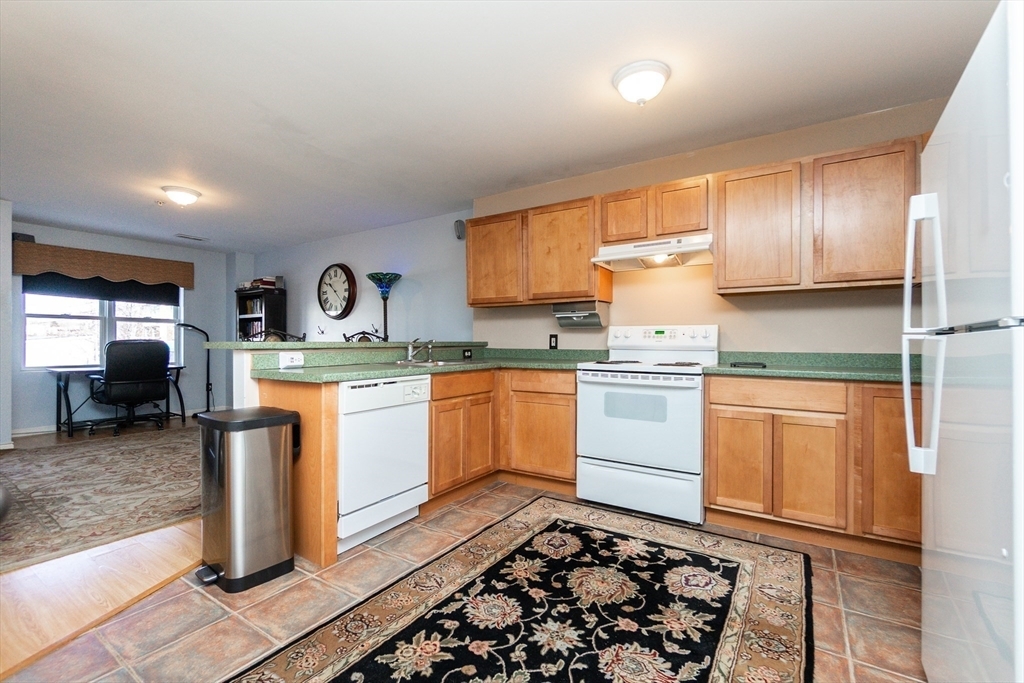 Property Photo:  75 Walnut St 107  MA 01960 