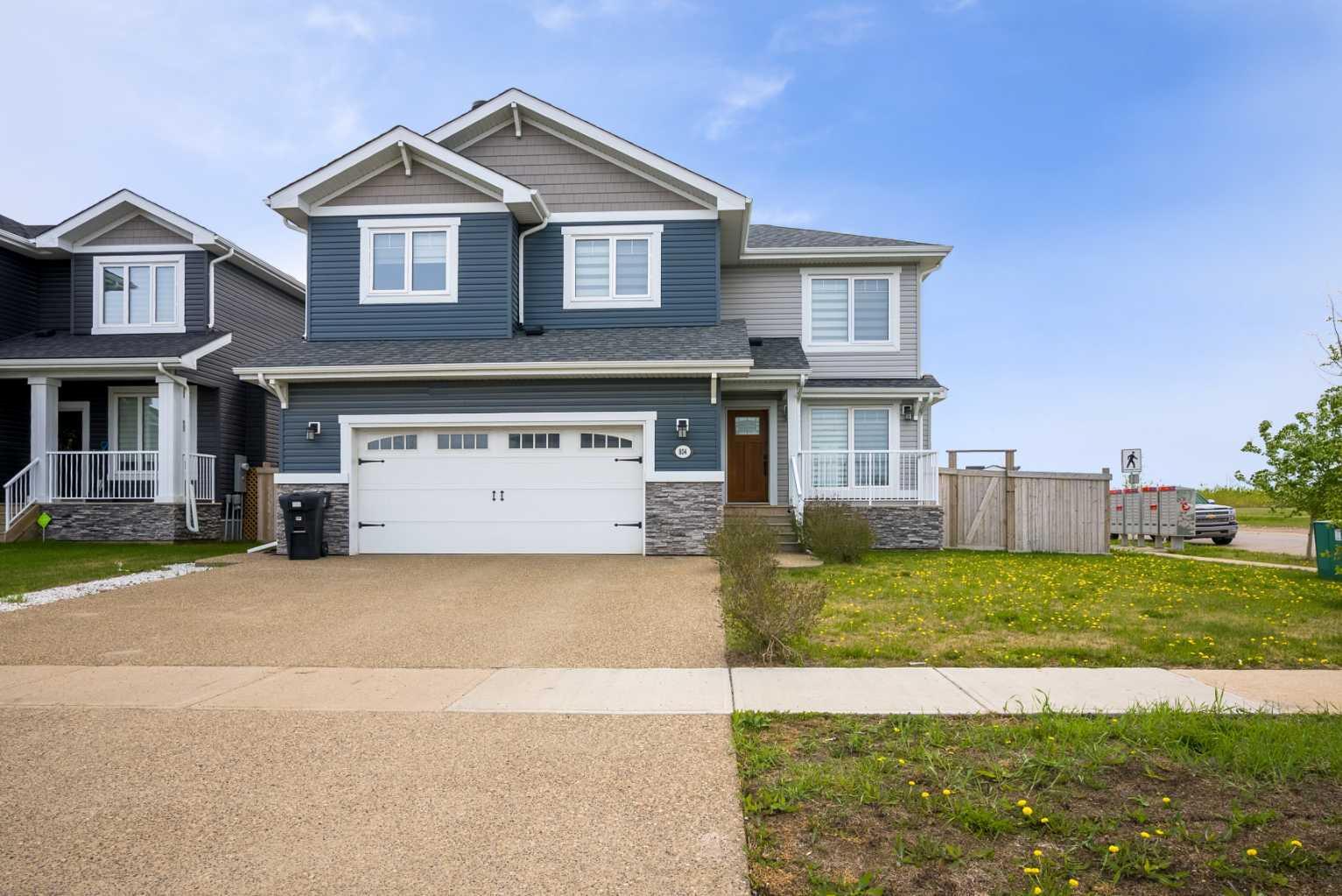 Property Photo: 804 Beacon Hill Drive AB T9H 3N4