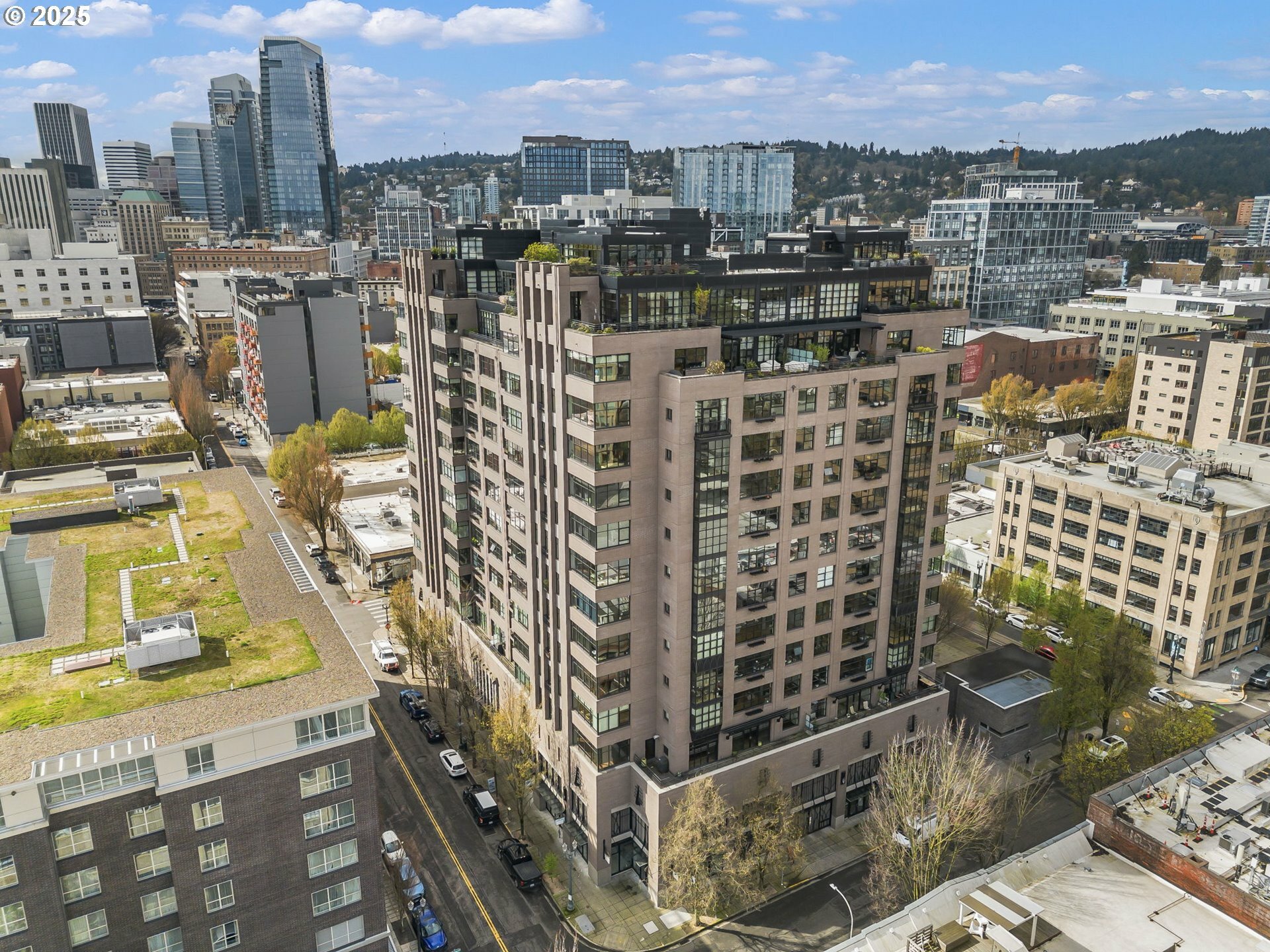 Property Photo: 333 NW 9th Ave 713 OR 97209