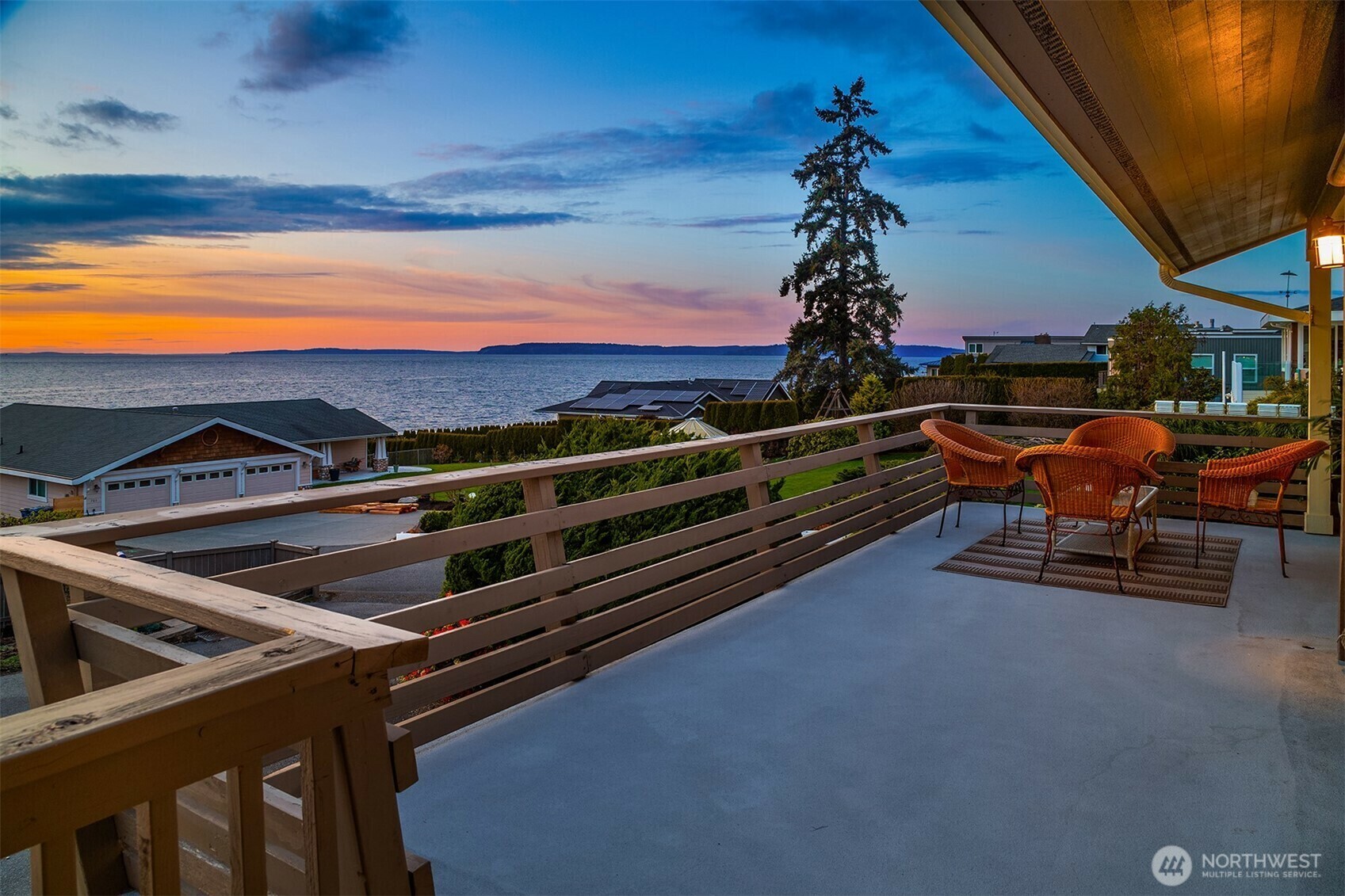Property Photo: 706 Driftwood Lane WA 98020