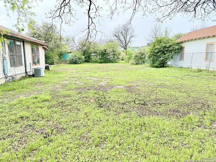 Property Photo:  714 Sherman  TX 78202 