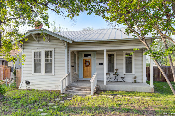 Property Photo: 515 Burnet TX 78202