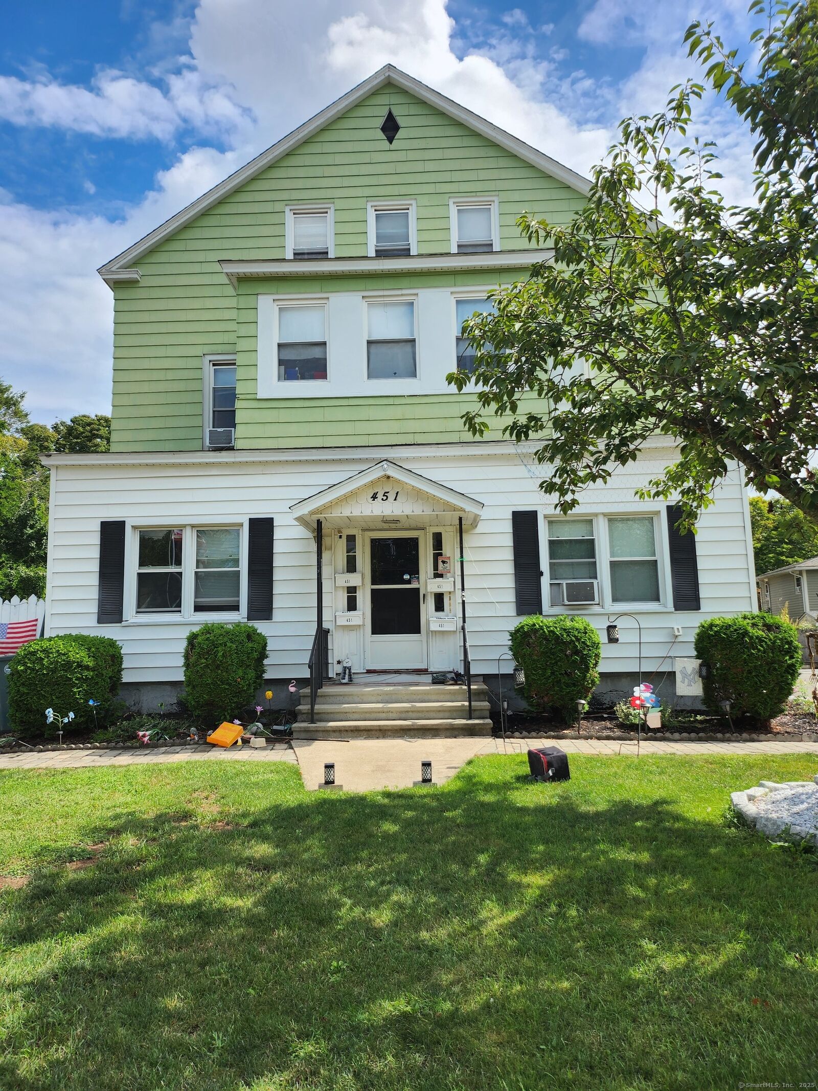 Property Photo:  451 Circular Avenue 1st Floor, Studio Apt.  CT 06514