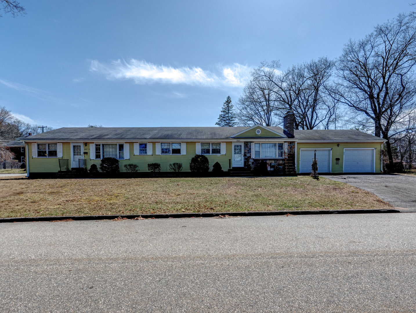 Property Photo:  207 Glenwood Street  CT 06040 