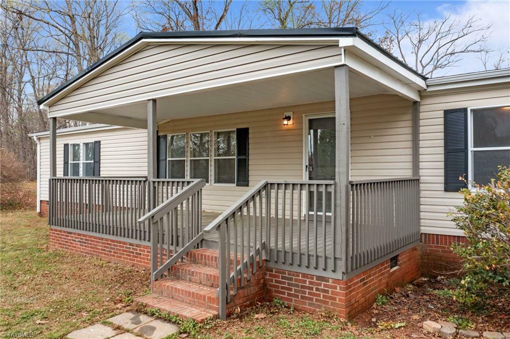 Property Photo: 329 Reavis Road NC 28634