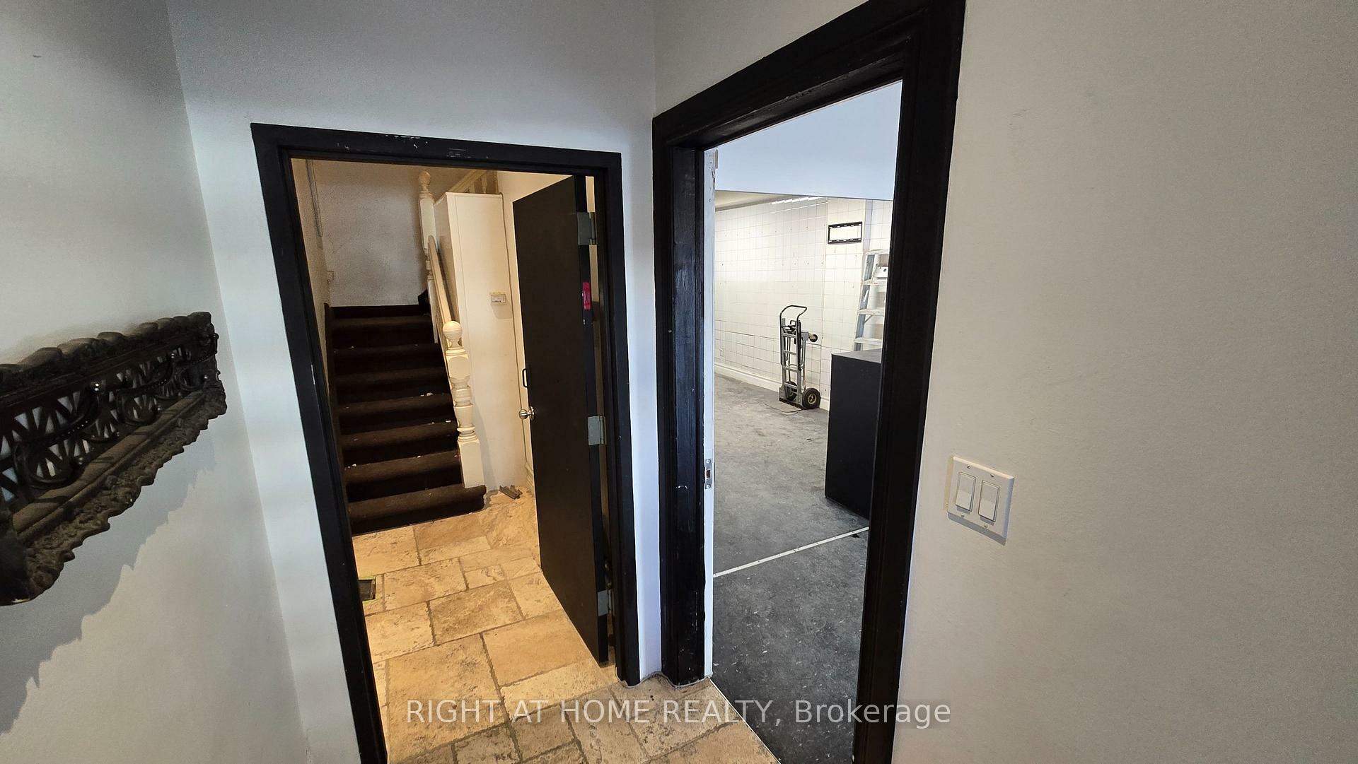 Property Photo: 284 Avenue Road ON M4V 2G7