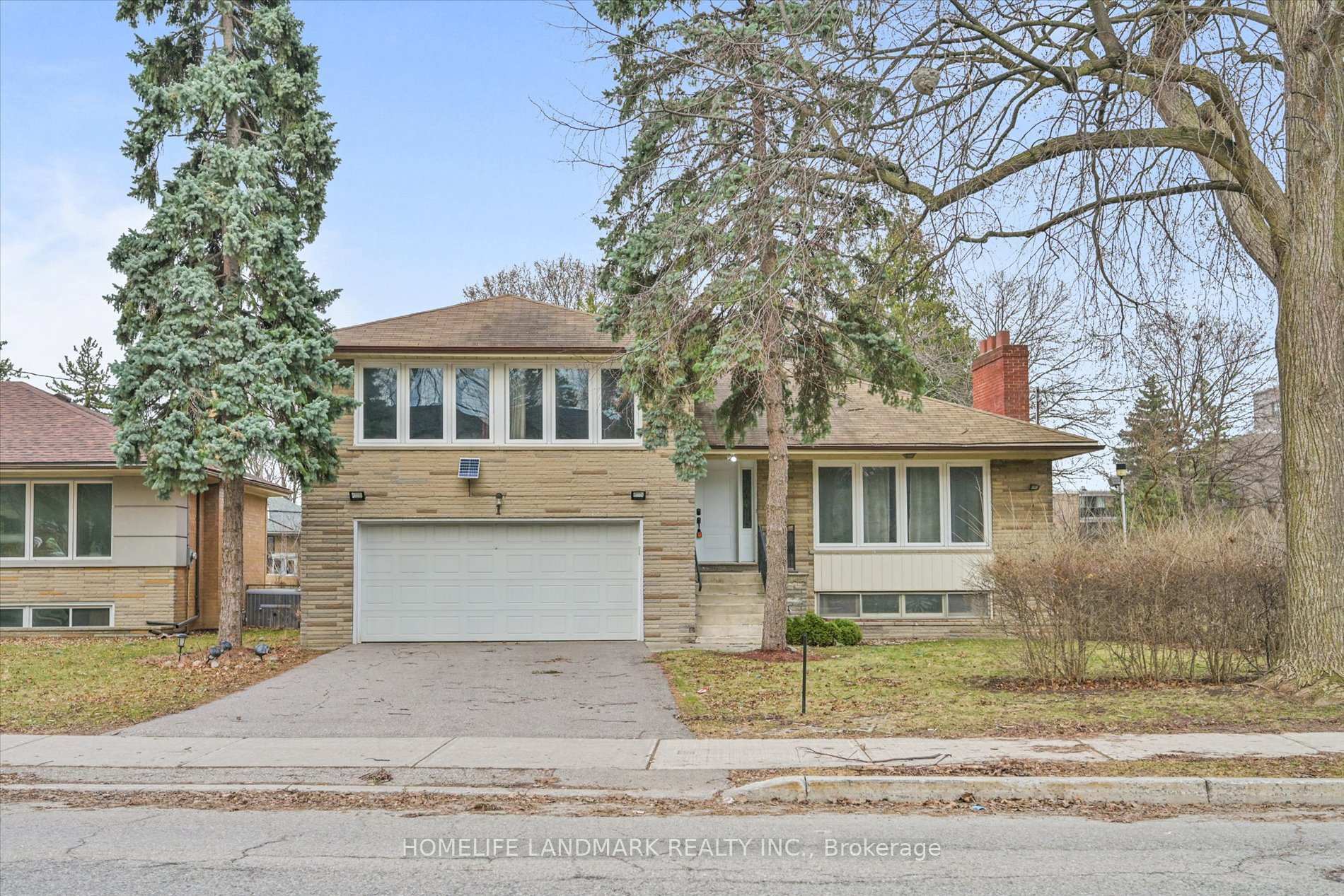 Property Photo: 1 Hawksbury Drive ON M2K 1M2