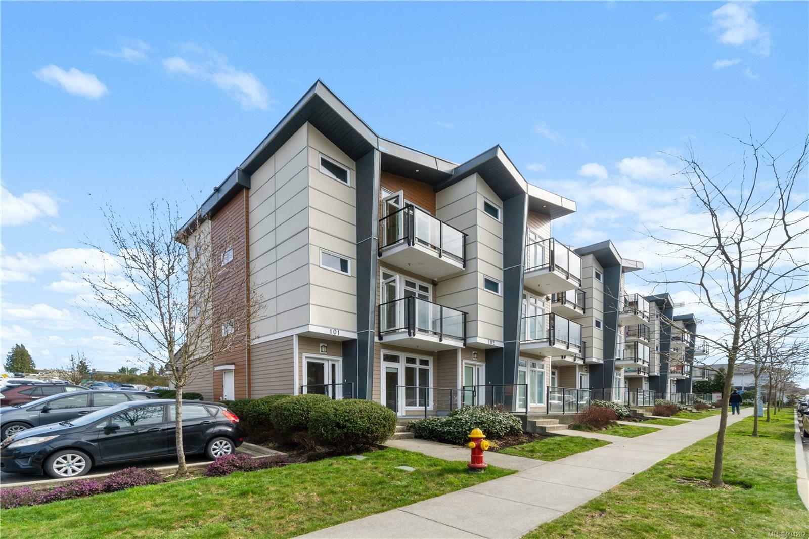 Property Photo: 308 Hillcrest Ave 101 BC V9R 6G6
