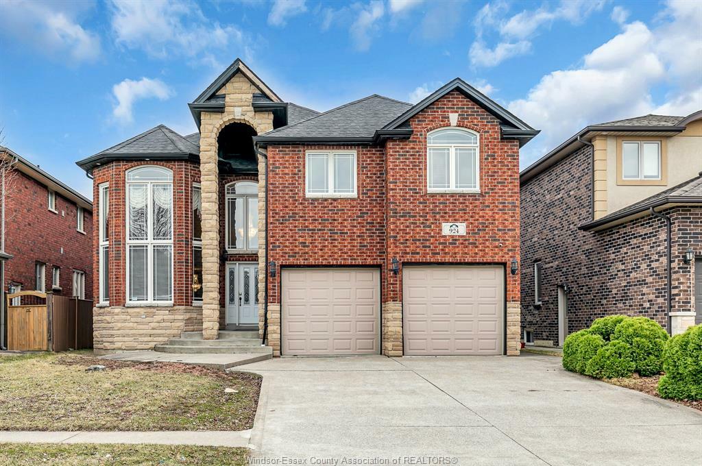 Property Photo: 924 Massimo ON N9G 3C6
