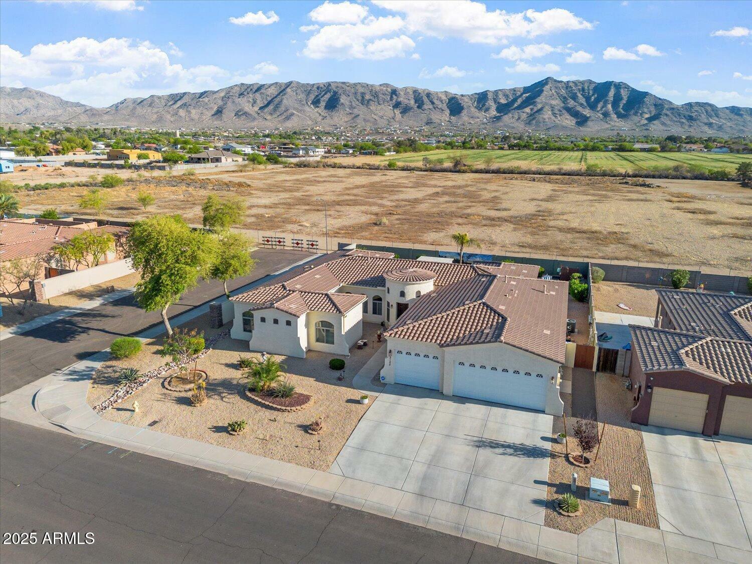 Property Photo: 3125 W Desert Lane AZ 85339